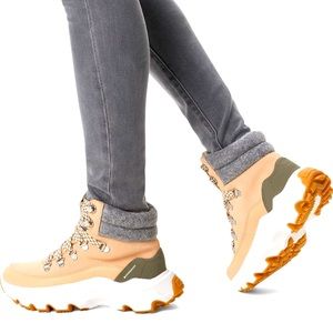 NWT Sorel Kinetic Breakthru Conquest SZ 7 Nova Sand, Stone Green